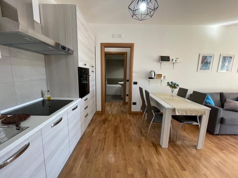 Kitchen or kitchenette, Seating area, stove