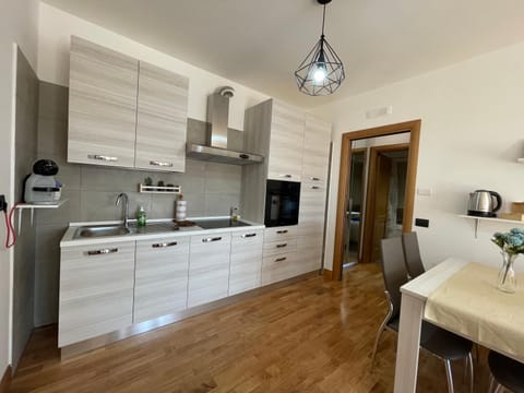 Kitchen or kitchenette, Dining area, pet friendly, stove