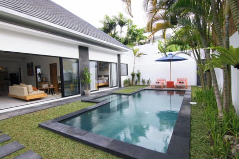 Property building, Day, Garden, Garden, Garden view, Pool view, Swimming pool, Swimming pool, sunbed
