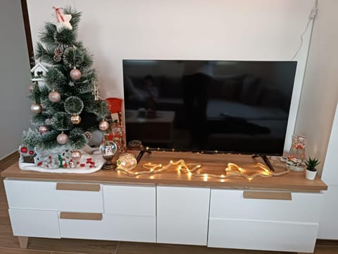 Communal lounge/ TV room, TV and multimedia, Living room, Evening entertainment