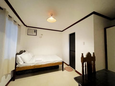 Bed, Photo of the whole room, Bedroom, air conditioner