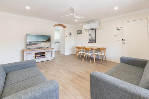 TV and multimedia, Living room, Dining area, air conditioner