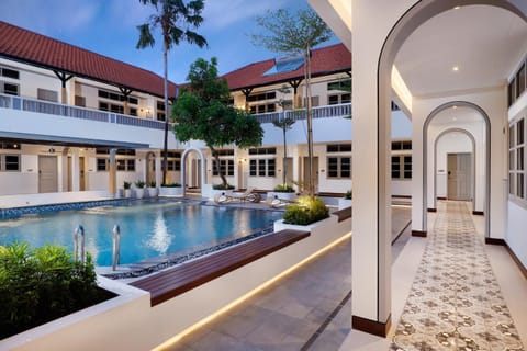 Property building, Day, Garden, Balcony/Terrace, Pool view, Swimming pool, sunbed