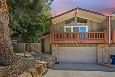 Property building, On site, Parking, air conditioner