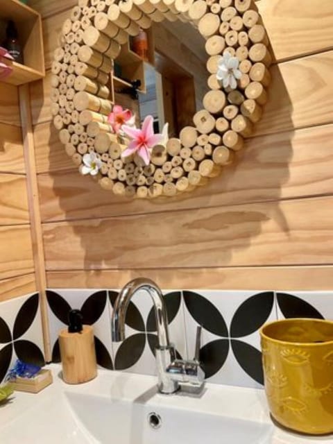 Bathroom, Decorative detail