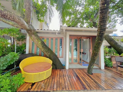 Property building, Patio, Garden, Balcony/Terrace