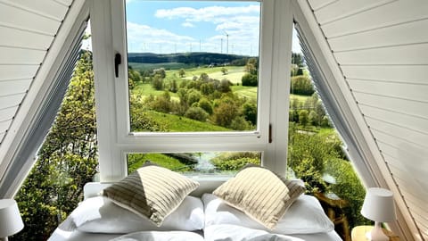 Bedroom, Mountain view