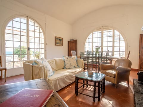 Holiday Home La Proue by Interhome House in Saint-Raphael