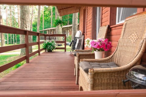 Domek letniskowy nad jeziorem w Gołdapi, Wczasowa72 House in Kaliningrad Oblast, Russia