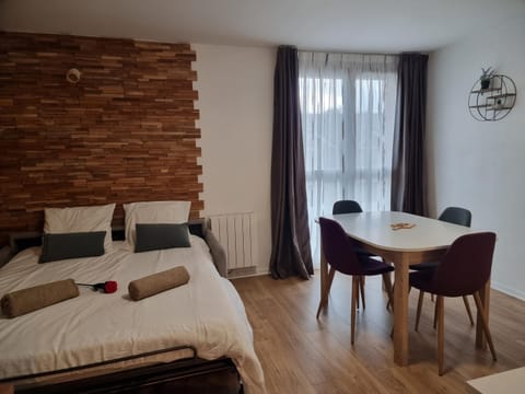 Bed, Living room, Photo of the whole room, Dining area, Bedroom