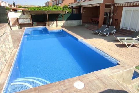 Pool view, Swimming pool, sunbed