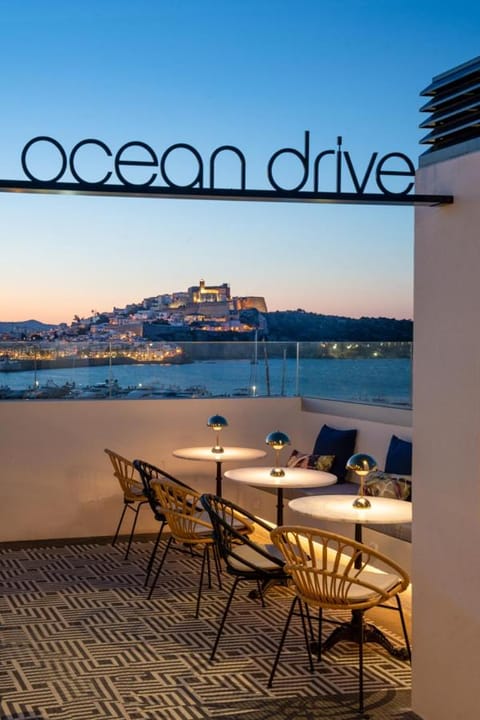 Restaurant/places to eat, Night, View (from property/room), Balcony/Terrace, Food, City view, Landmark view, Sea view, Street view, Drinks