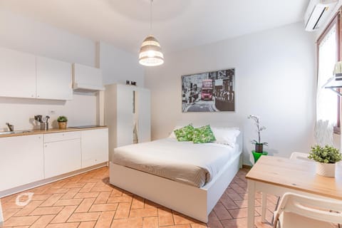 Bed, Kitchen or kitchenette, Living room, Photo of the whole room, Bedroom