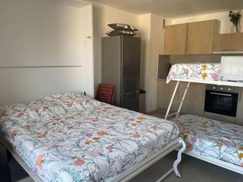 T1 Neuf Balcon 700 m de la mer Parking Wifi Draps Apartment in Six-Fours-les-Plages