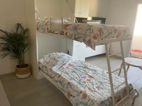 T1 Neuf Balcon 700 m de la mer Parking Wifi Draps Apartment in Six-Fours-les-Plages