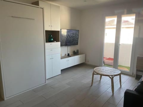 T1 Neuf Balcon 700 m de la mer Parking Wifi Draps Apartment in Six-Fours-les-Plages