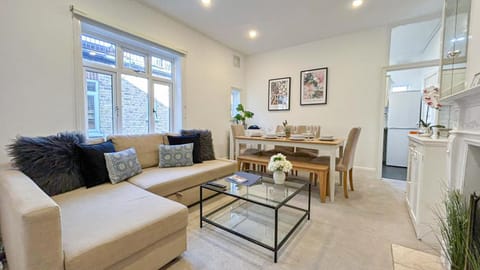 TV and multimedia, View (from property/room), Living room, Decorative detail, Seating area, Dining area, flat iron, heating, internet, washing machine, dryer, kitchen