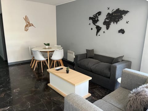 Living room, Seating area
