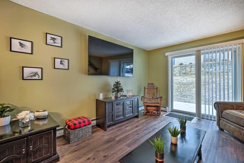 Cozy Ski-InandSki-Out Condo on Magic Mountain Apartment in South Londonderry