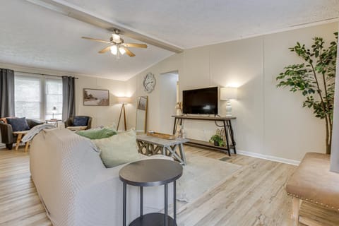 Peaceful Louisiana Escape Fire Pit and Yard! House in Mississippi