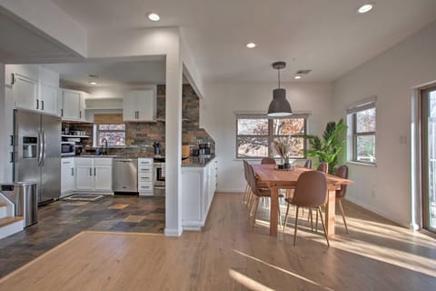 Medicine Park Cabin with Mountain Views! Cabin in Medicine Park