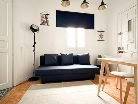 Facade/entrance, TV and multimedia, Living room, Seating area, Dining area