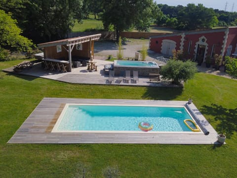 Swimming pool, Swimming pool