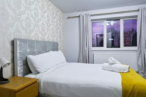 Greatmindz's home away from home Apartment in Walsall