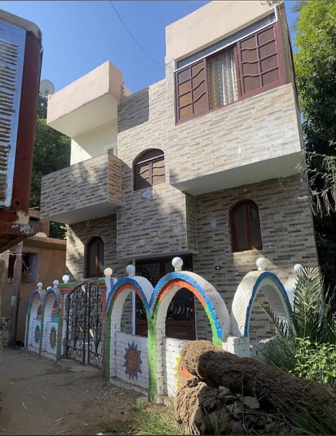 Property building, Day