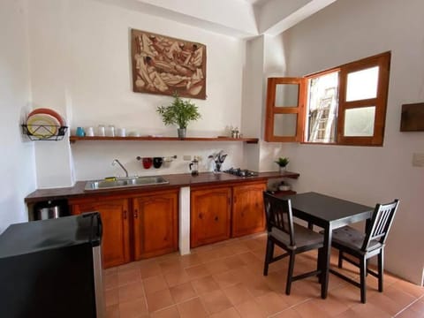 Kitchen or kitchenette, Dining area, stove