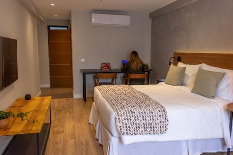 Bed, TV and multimedia, Photo of the whole room, Bedroom, internet, locker, minibar, towels, wardrobe, air conditioner