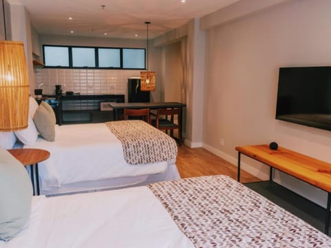 Bed, TV and multimedia, Kitchen or kitchenette, Photo of the whole room, Bedroom