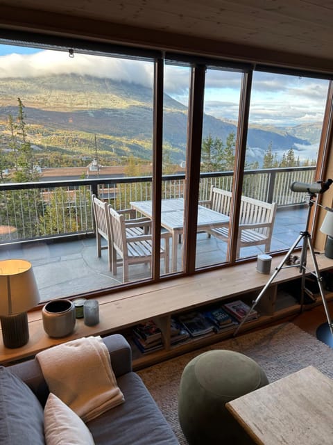 Balcony/Terrace, Mountain view