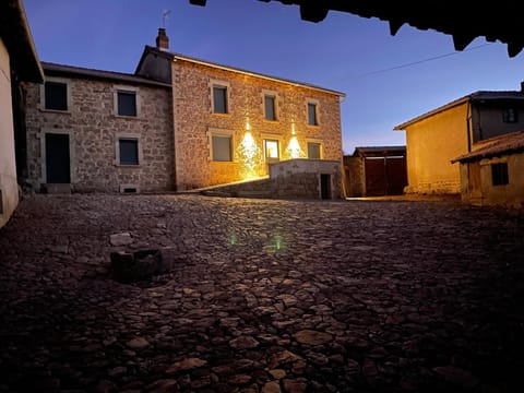 Gîte chez GAREL 15 personnes avec spa House in Auvergne-Rhône-Alpes