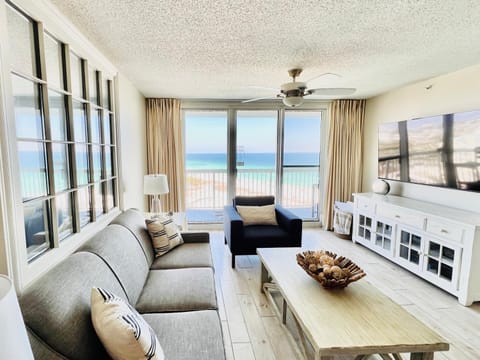 TV and multimedia, Living room, Seating area, Sea view, Sunrise, fireplace, air conditioner