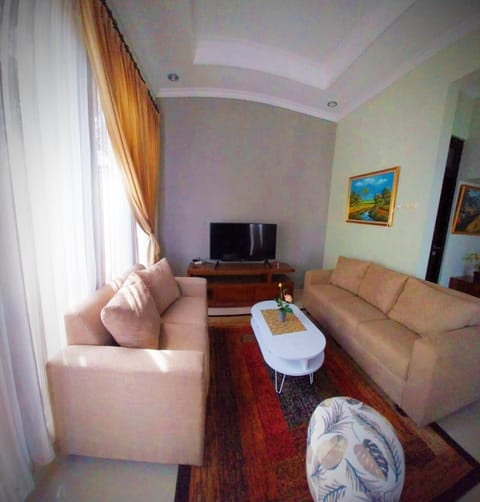 TV and multimedia, Living room, Evening entertainment, Family
