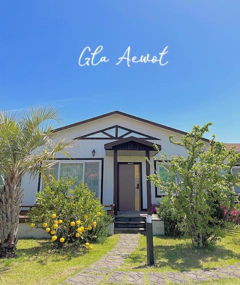 Property building, Day, Garden, Garden view