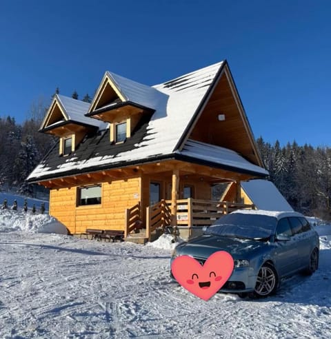 Property building, Day, Natural landscape, Winter, Parking