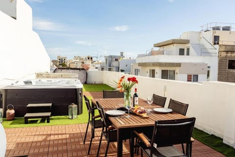 Day, Hot Tub, Balcony/Terrace, Balcony/Terrace, Seating area