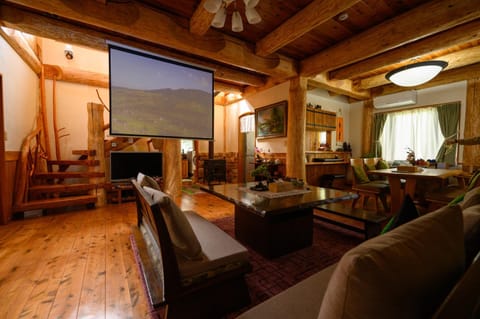 Communal lounge/ TV room, TV and multimedia, Seating area, Evening entertainment