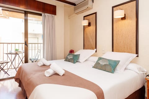 Photo of the whole room, Bedroom