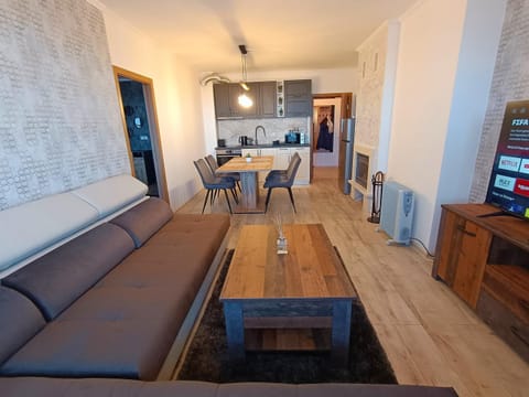 TV and multimedia, Kitchen or kitchenette, Living room, Dining area