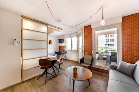 All in Lyon | Studio chic & parking Apartment in Villeurbanne