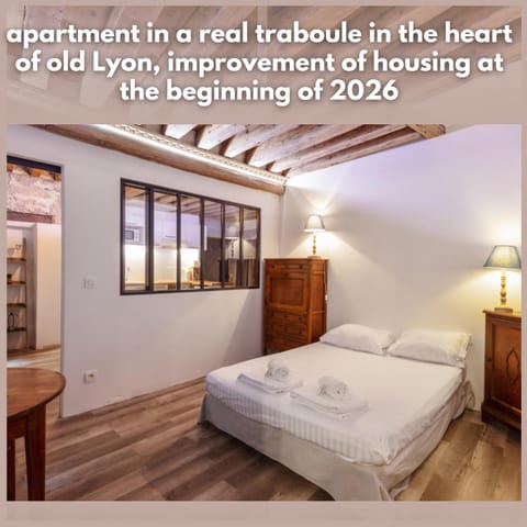 Bed, Photo of the whole room, towels