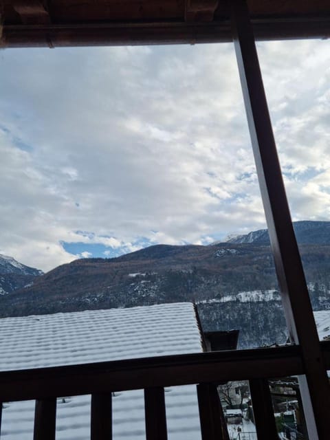 Balcony/Terrace, Balcony/Terrace, Mountain view