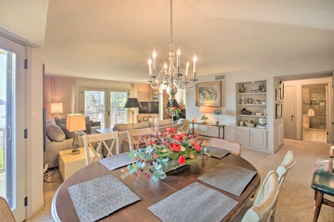 Fireplace, Pool Access Waterfront Hot Springs Gem Apartment in Pretti Point