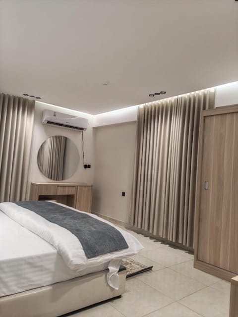 Bed, Photo of the whole room, Bedroom, wardrobe, air conditioner