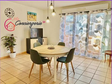 TV and multimedia, Living room, Seating area, Dining area