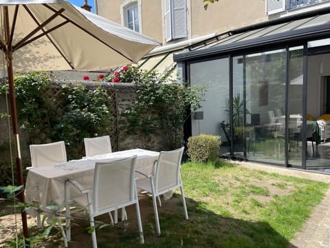 Grande maison hyper centre House in Le Mans