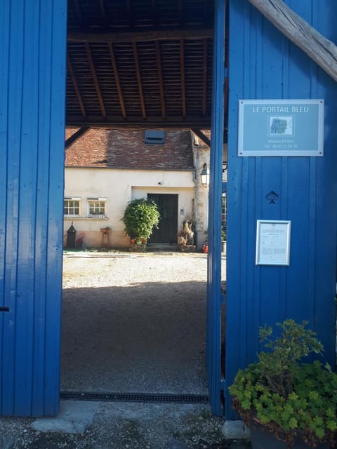 le Portail bleu Bed and Breakfast in Île-de-France